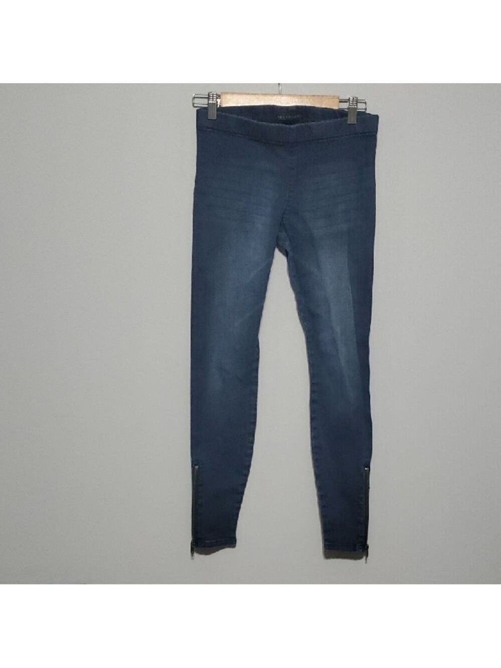 Apostrophe Jeans Womens Size Small S Blue About 7-1/2" Bottom Out Side Zippers